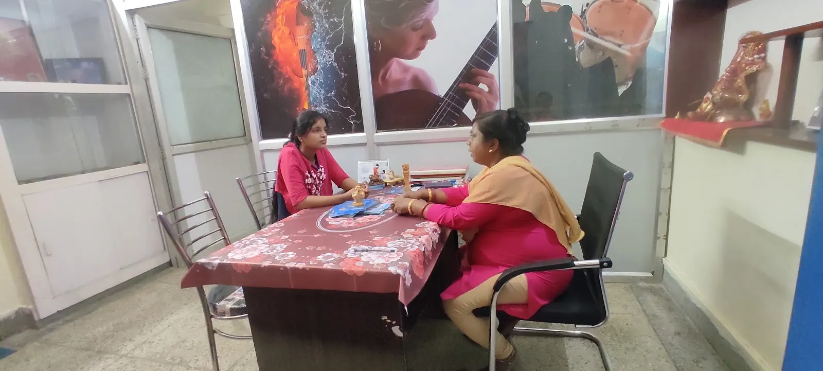 Lyrics Academy of Music Mahanagar photo 1