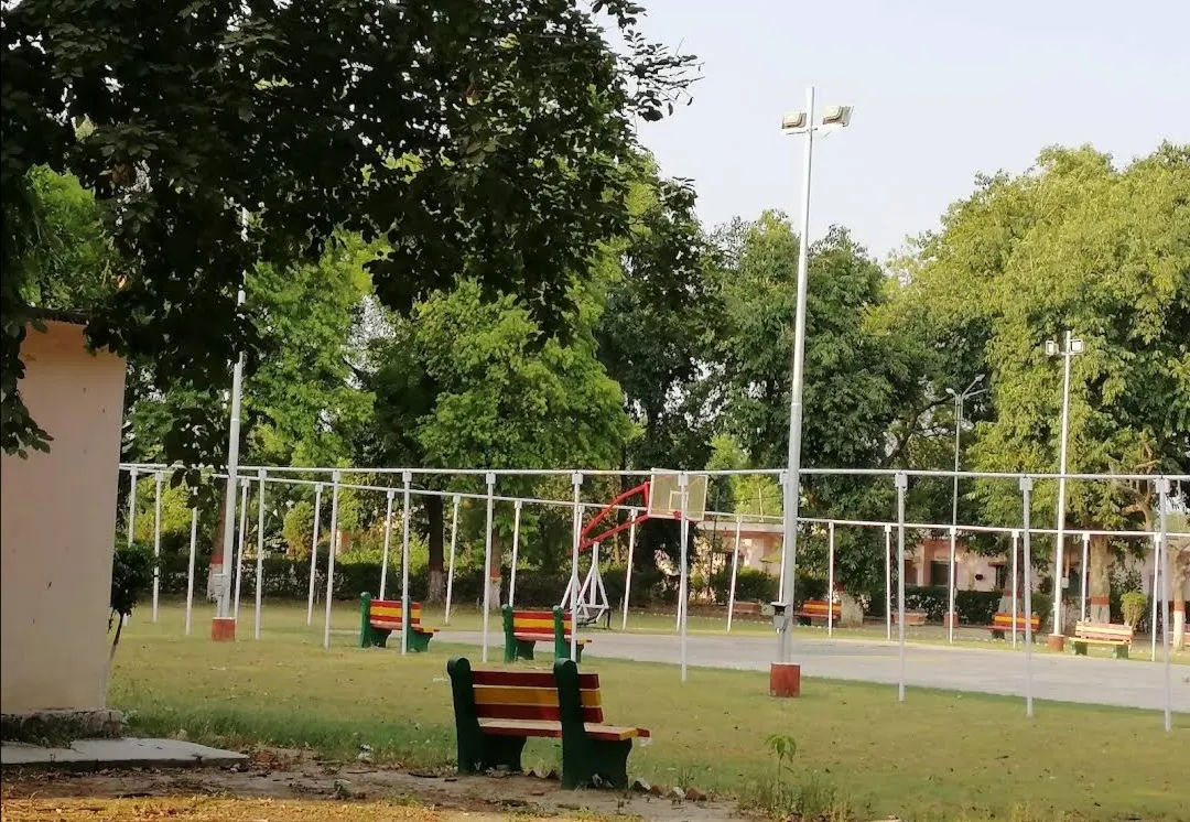Basketball Court photo 1