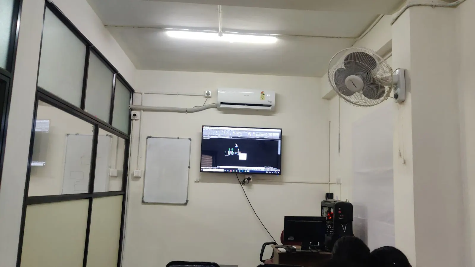 CAD DESK photo 1