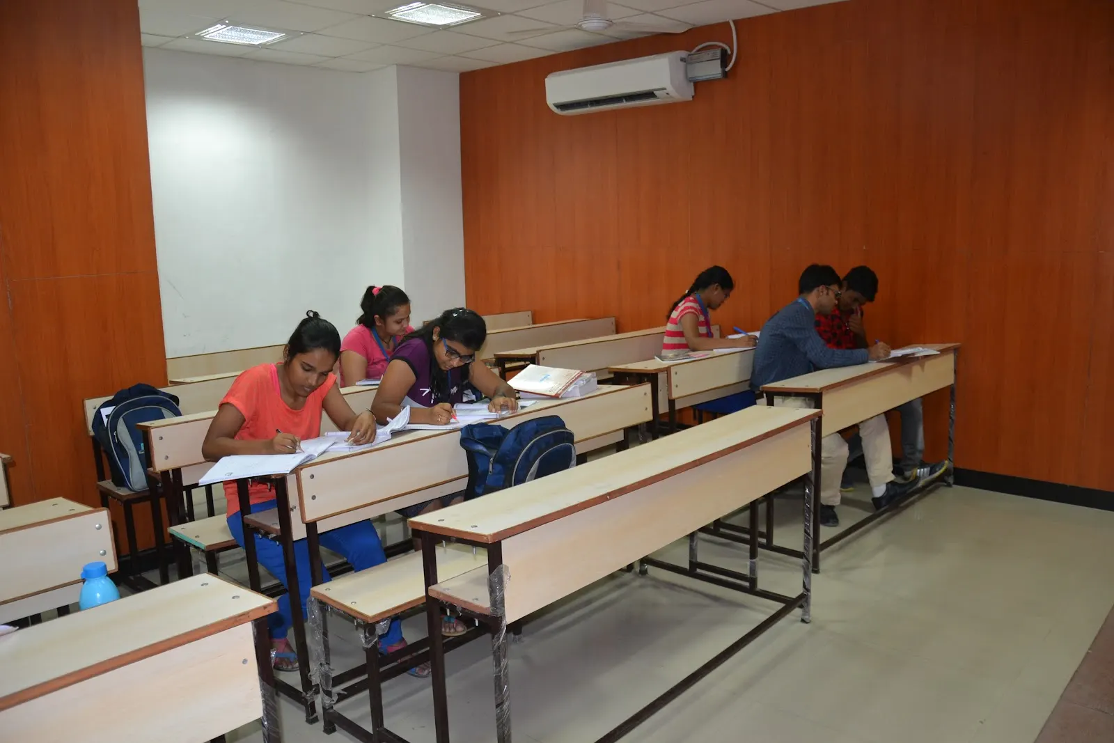 Aakash Institute Manjalpur photo 1