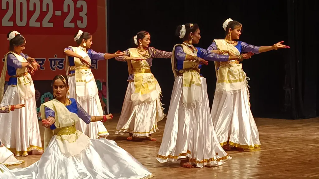 Sangeet Shikkshayatan — Dance in Patrakar Nagar