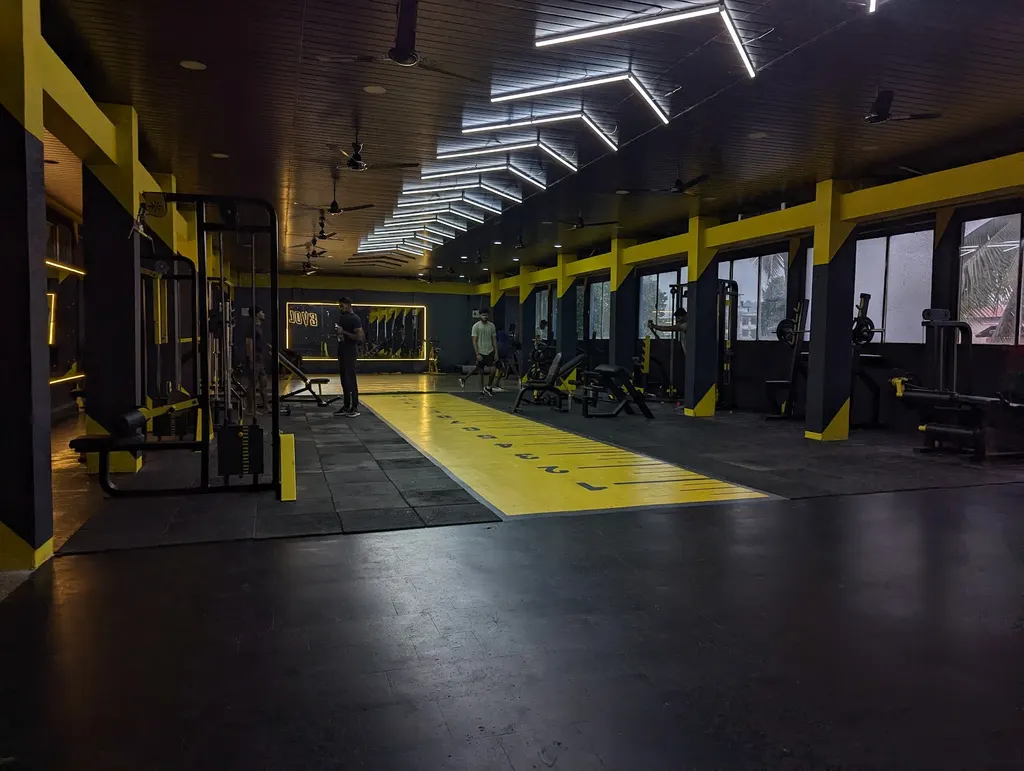 EVOLVE FITNESS CLUB — Corlim