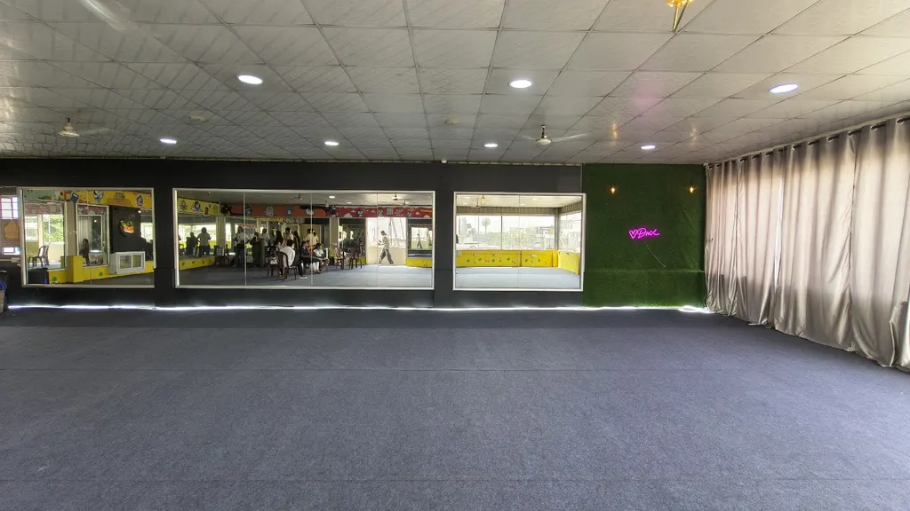 Dmx Dance Academy — Dance in Saravanampatti
