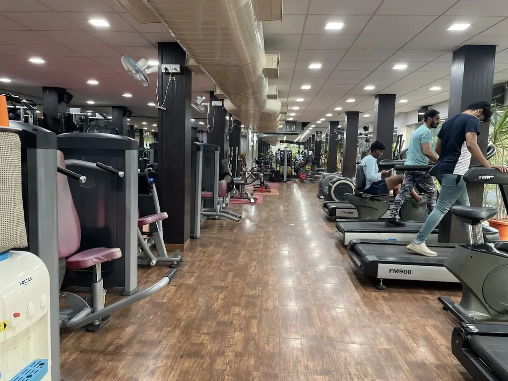 MUSCLE BAR FITNESS — Benz Circle