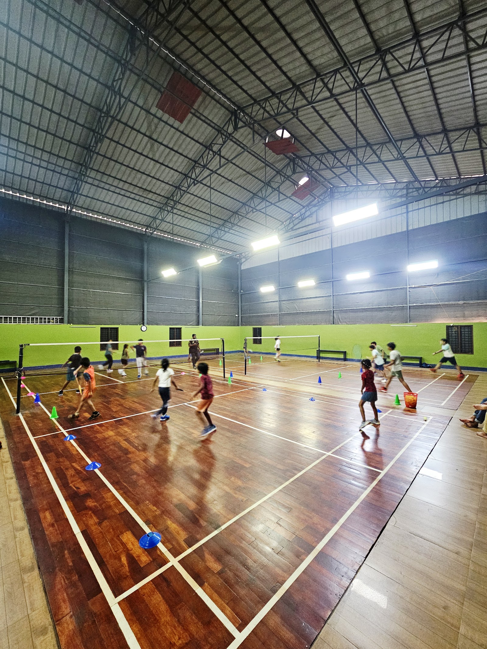 B Smash badminton court