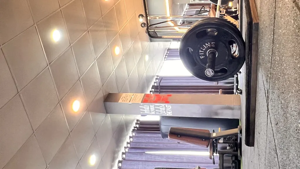 THE UNIQUE GYM