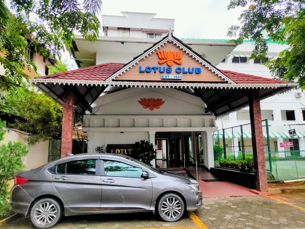 Lotus Club — Tennis in Pallimukku