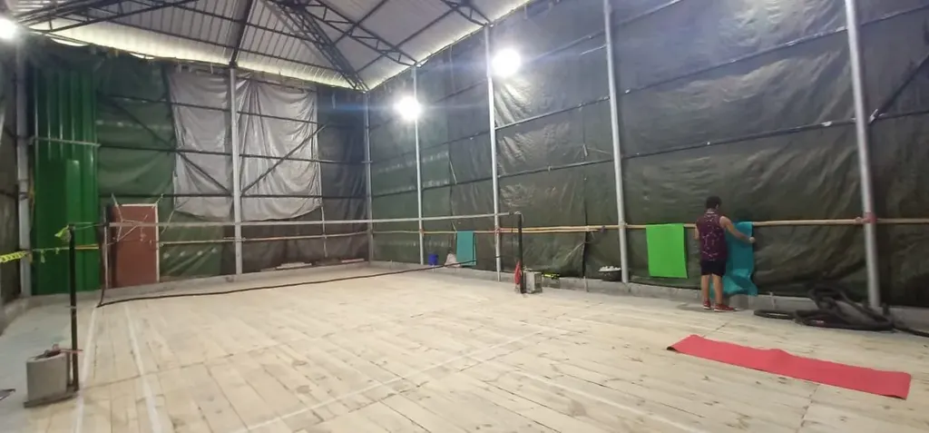 Birkuchi badminton stadium — Badminton in Narengi Tinali