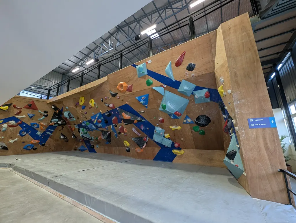 Equilibrium Climbing Station - Hoodi