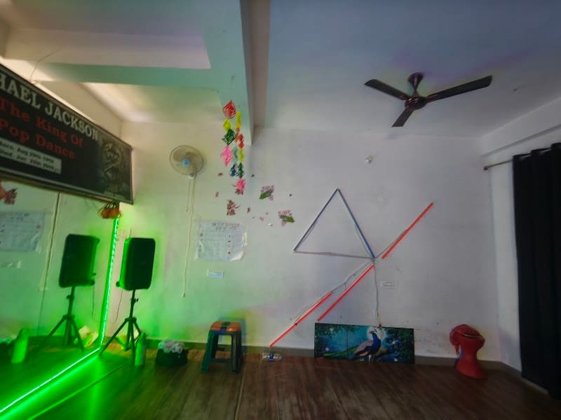 The king dance studio — Dance in Ratu