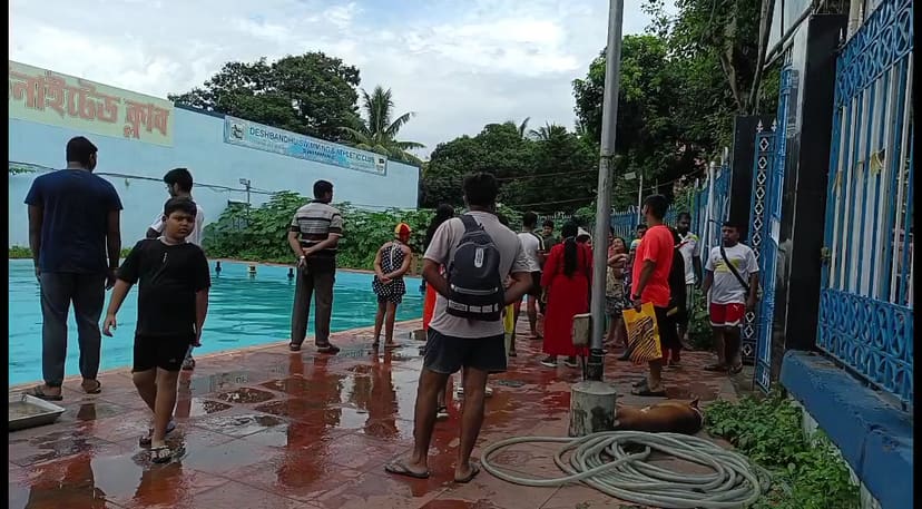 The Hatkhola Club — Swimming in Shyambazar, Kolkata