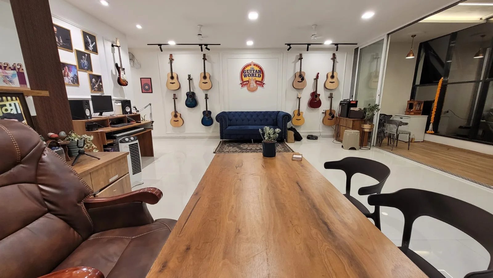 THE GUITAR WORLD — Music in Govind Nagar, Nashik