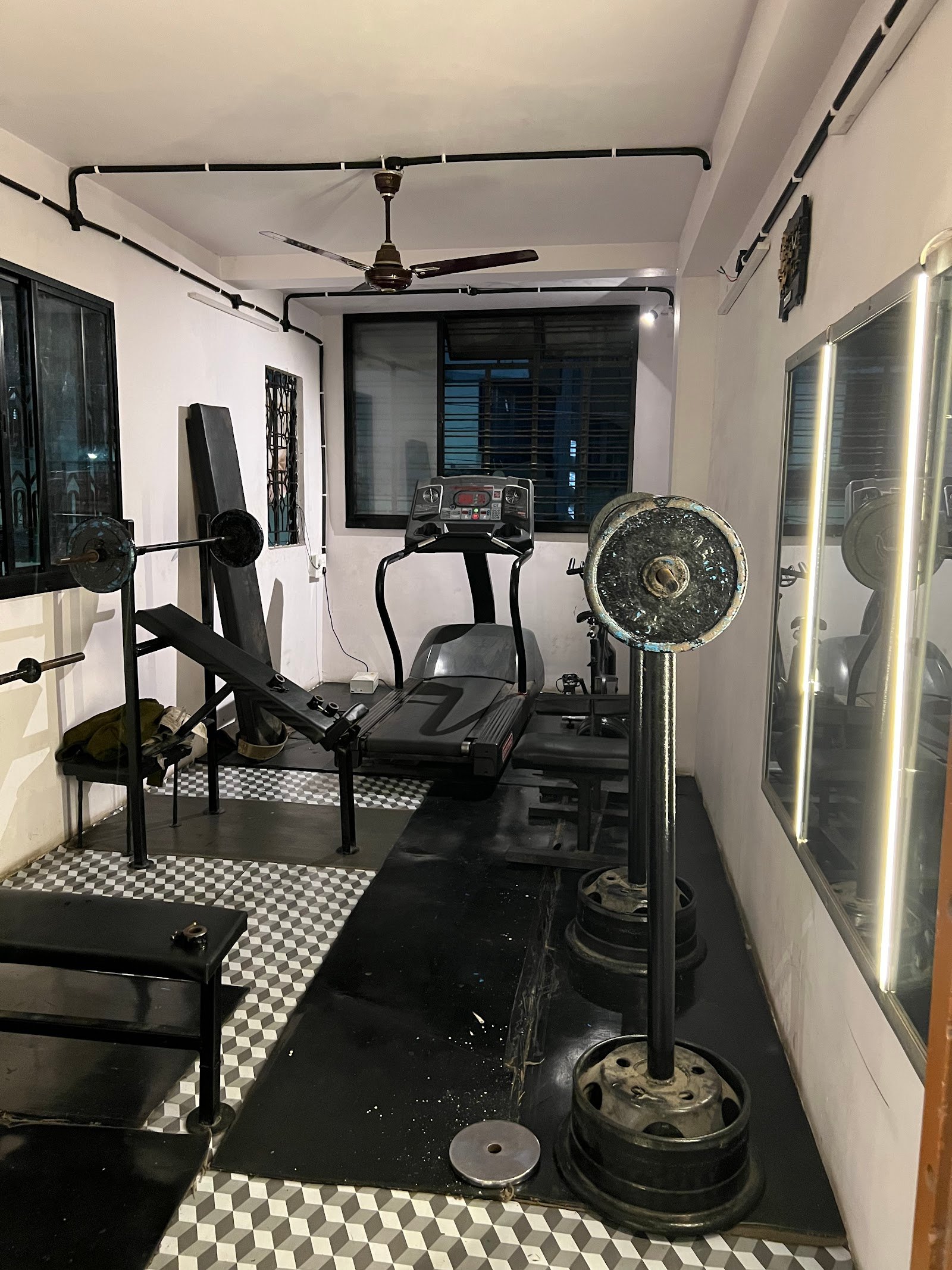 OLD SCHOOL GYM — Fitness Center in Gandhi Baug, Nagpur