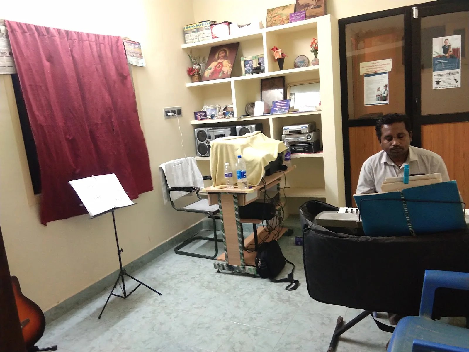 TRINITY MUSIC CLASSES (Guitar, Piano,Keyboard,Flute,Violin,Music academy) — Music in Viswanathapuram, Madurai