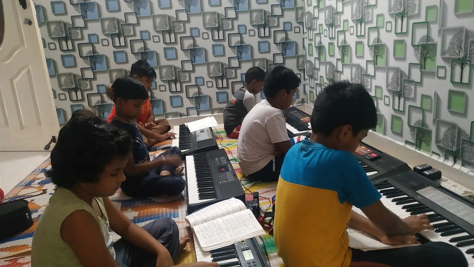 NaahdhaDhwani Isai Aalayam(நாதத்வனி இசை ஆலயம்) Music Class — Music in Thiruppalai, Madurai