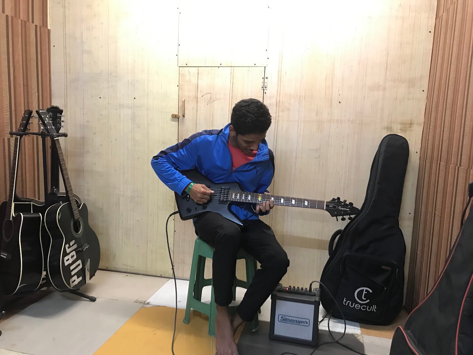 DAZLER GUITAR CLASSES IN NAGPUR — Music in Ravi Nagar, Nagpur