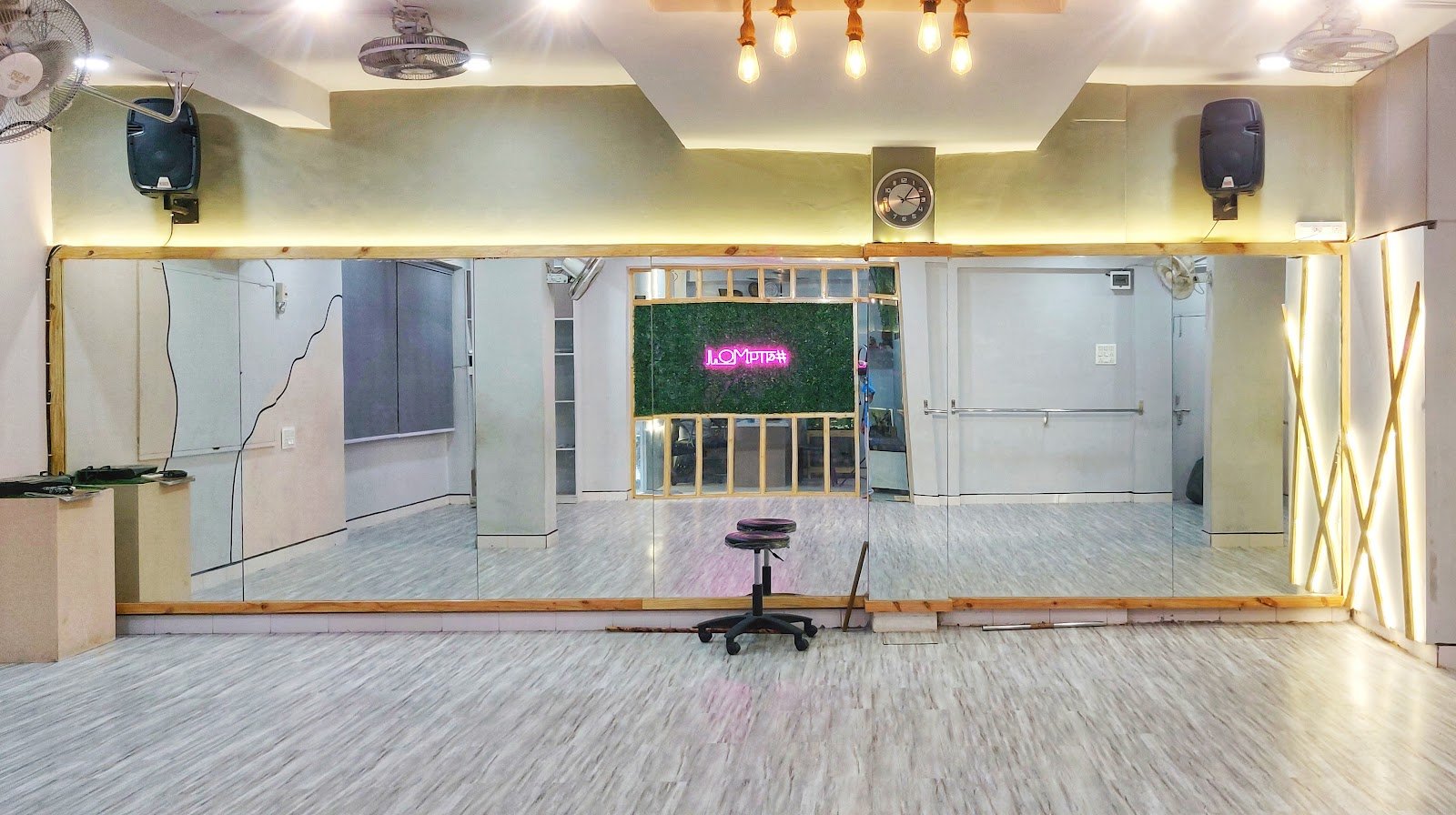 KRAZY STEPS DANCE ZONE — Dance in Yogi Chowk, Surat