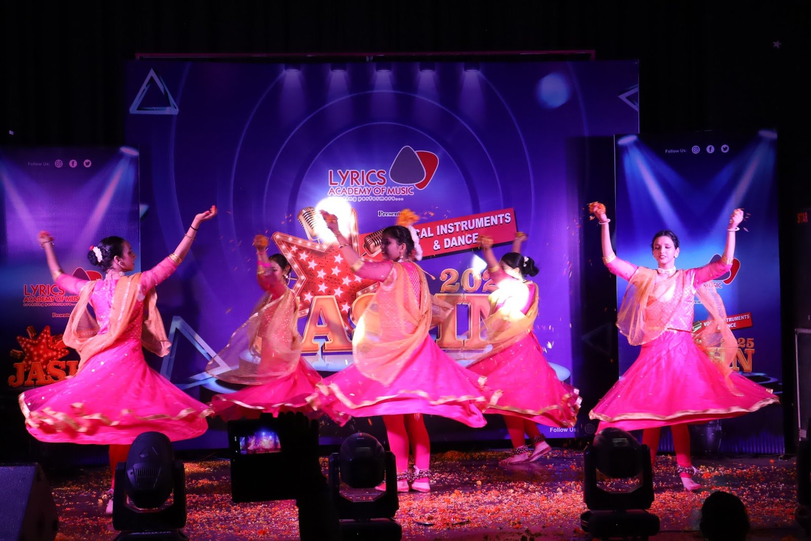 Lyrics Academy Of Music — Dance in Aliganj, Lucknow