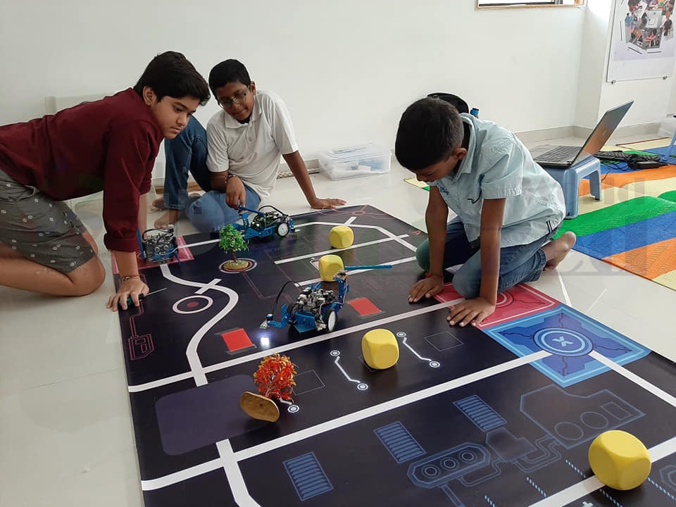 Best Robotics Classes in Surat — Coding & Robotics in Miranagar Society, Surat