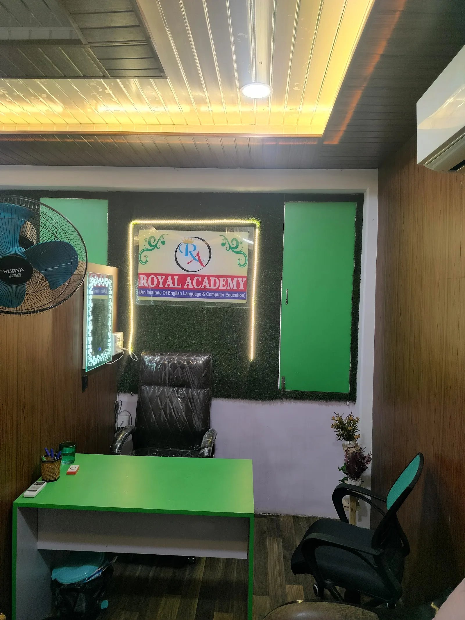 Royal Academy - Best English Speaking Classes | Best Spoken English Classes in Kanpur — Public Speaking in Kanpur Cantonment, Kanpur