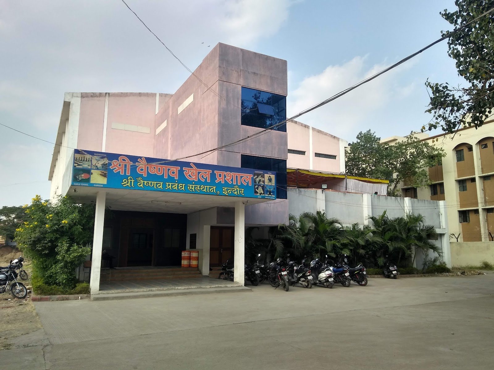 Shri Vaishnav Sports Academy — Badminton in Silver Oaks, Indore