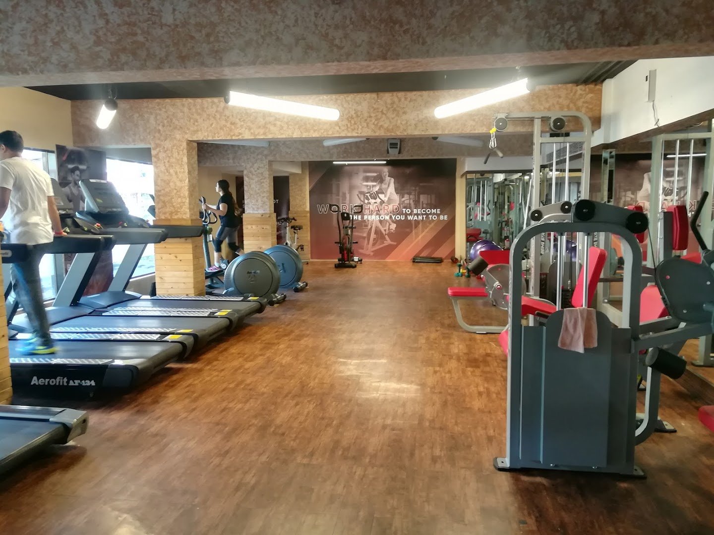 10 gym — Standard Gym in Malad, Mumbai
