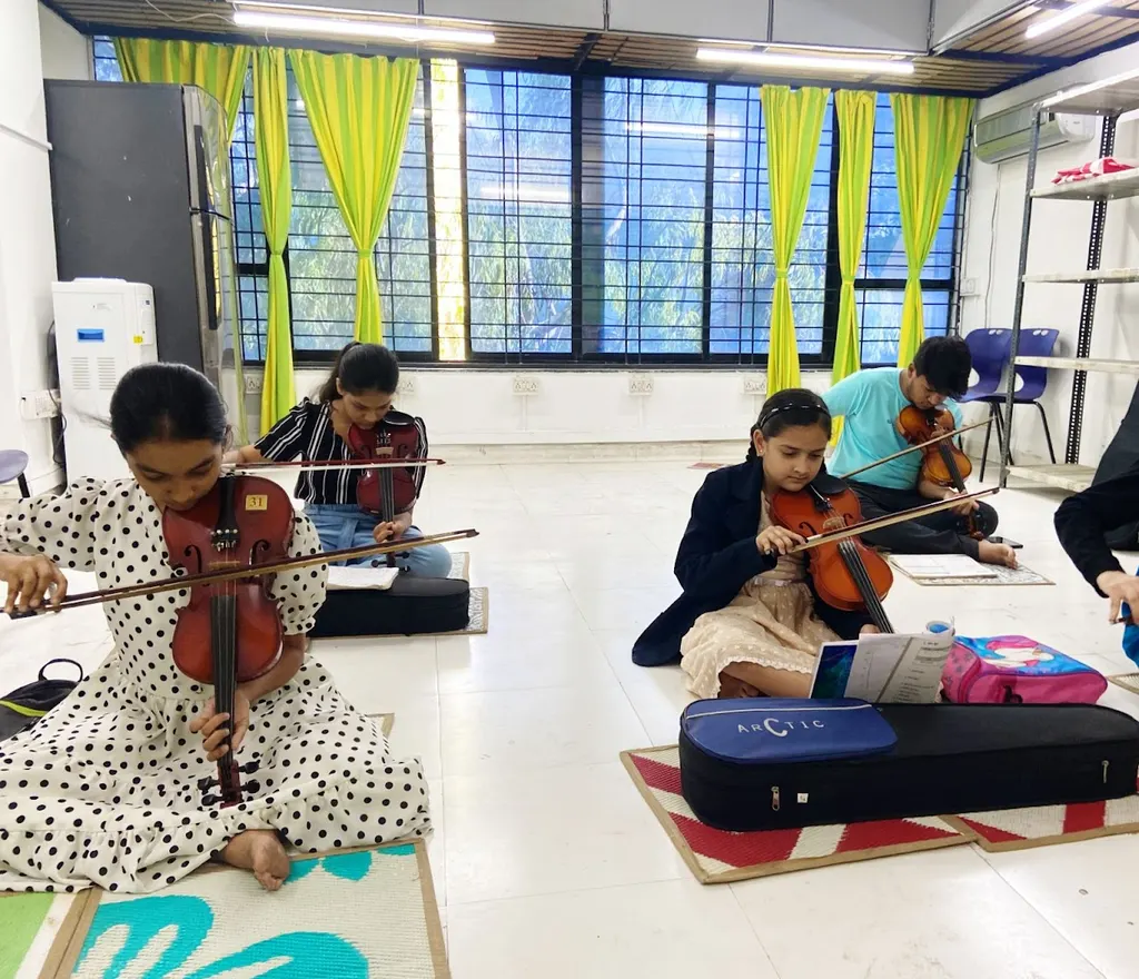 Gurukrupa Violin Classes (Satara Road Branch) Best Violin Classes in Bibwewadi, Mukund Nagar, Swargate, Kondhwa, Katraj — Music in Parvati Paytha