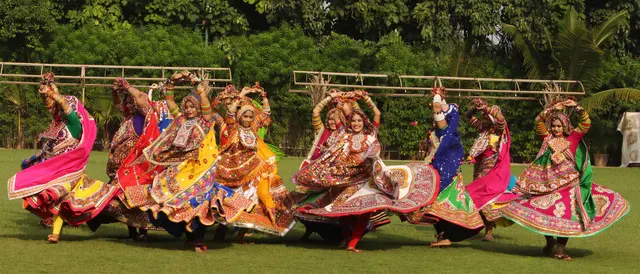 DV Nachlee Group — Dance in Naranpura