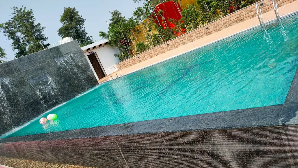 Jeet Farm House — Swimming in Holambi Khurd