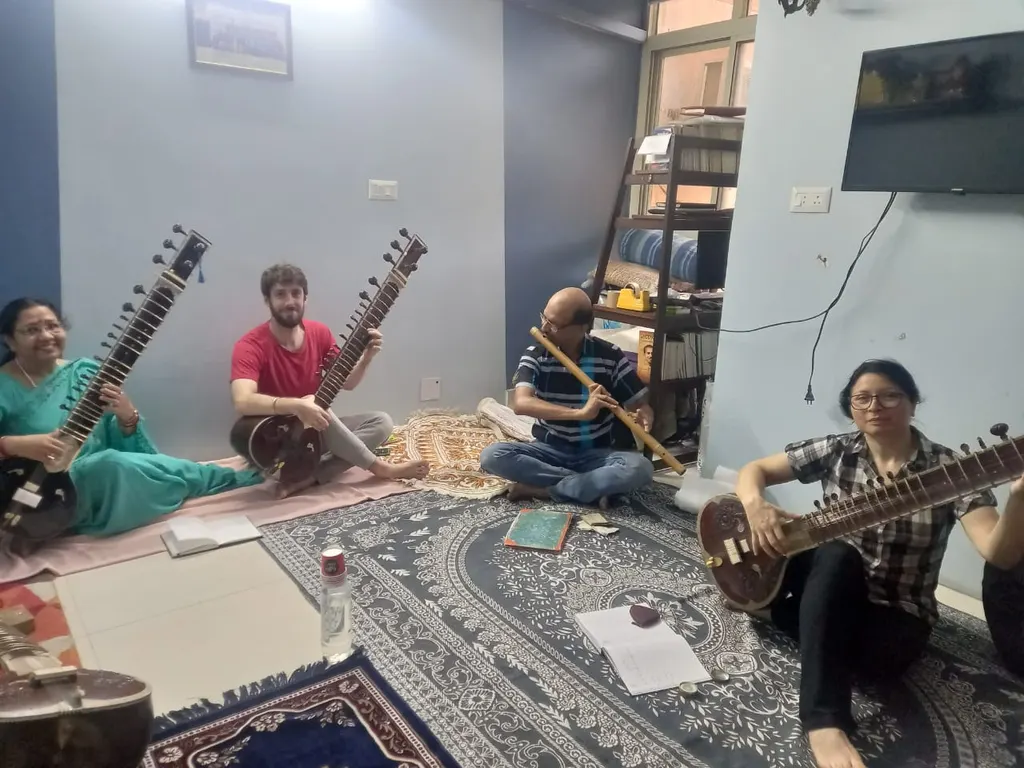 Ratna Lahiri Sitar Tutor — Music in Dwarka