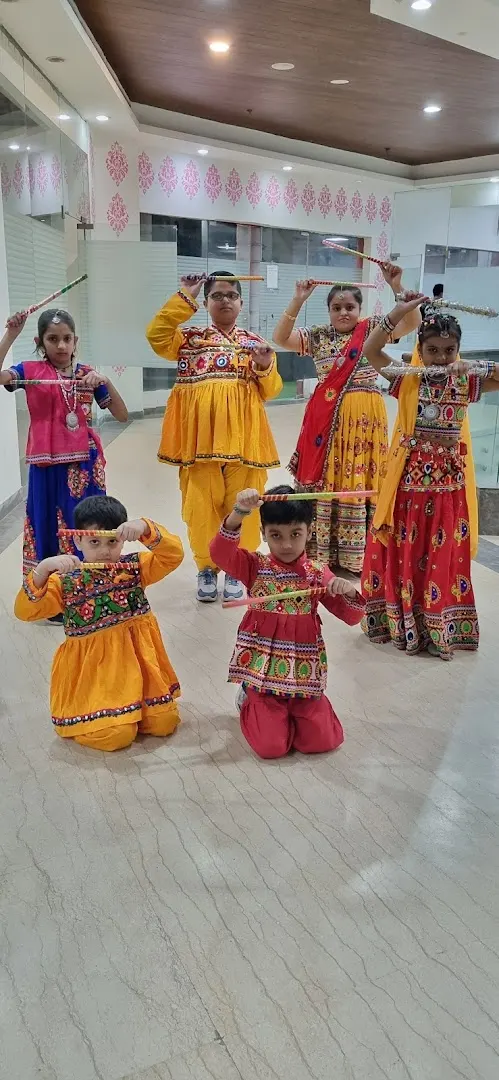 Dancing Divas — Dance in Crossings Republik