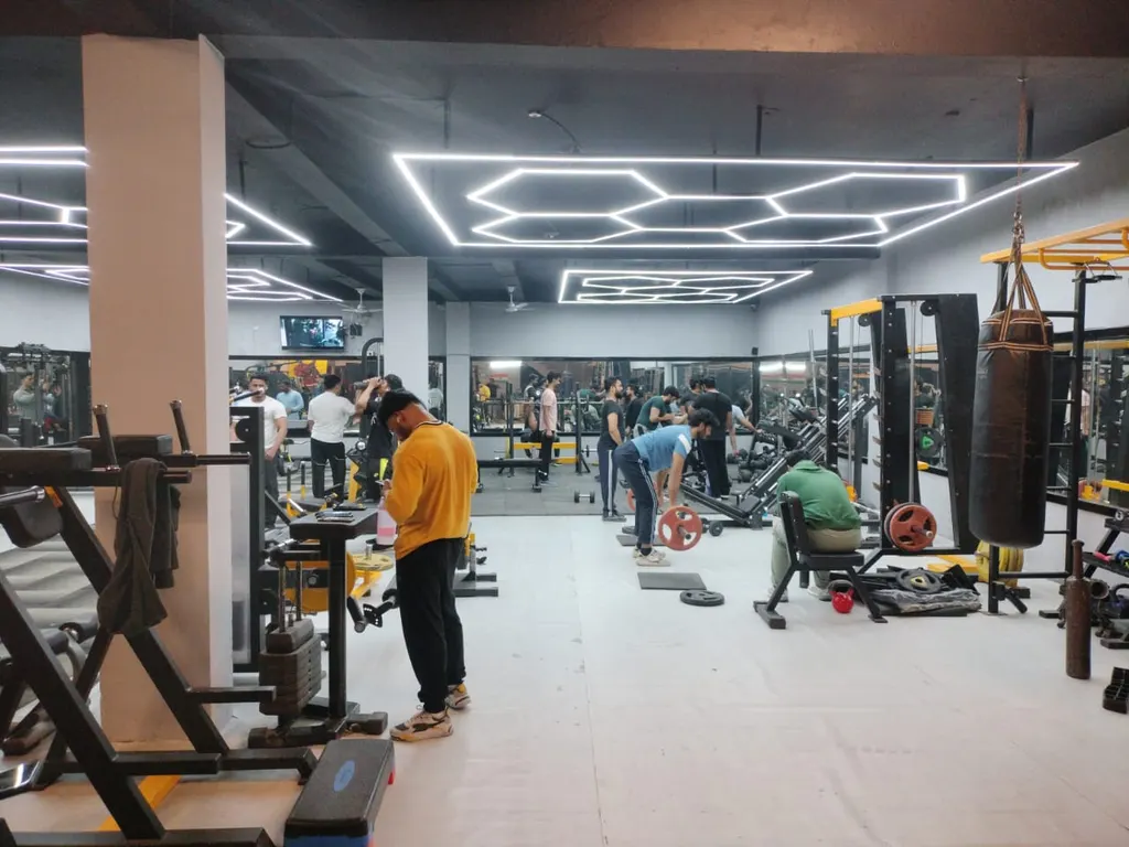 Life Time Fitness Unisex GYM — Standard Gym in Sultanpur