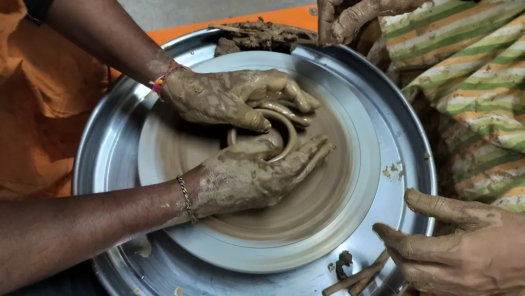 Art & Pottery (Professional art training centre) — Art & Craft in CQAL Layout