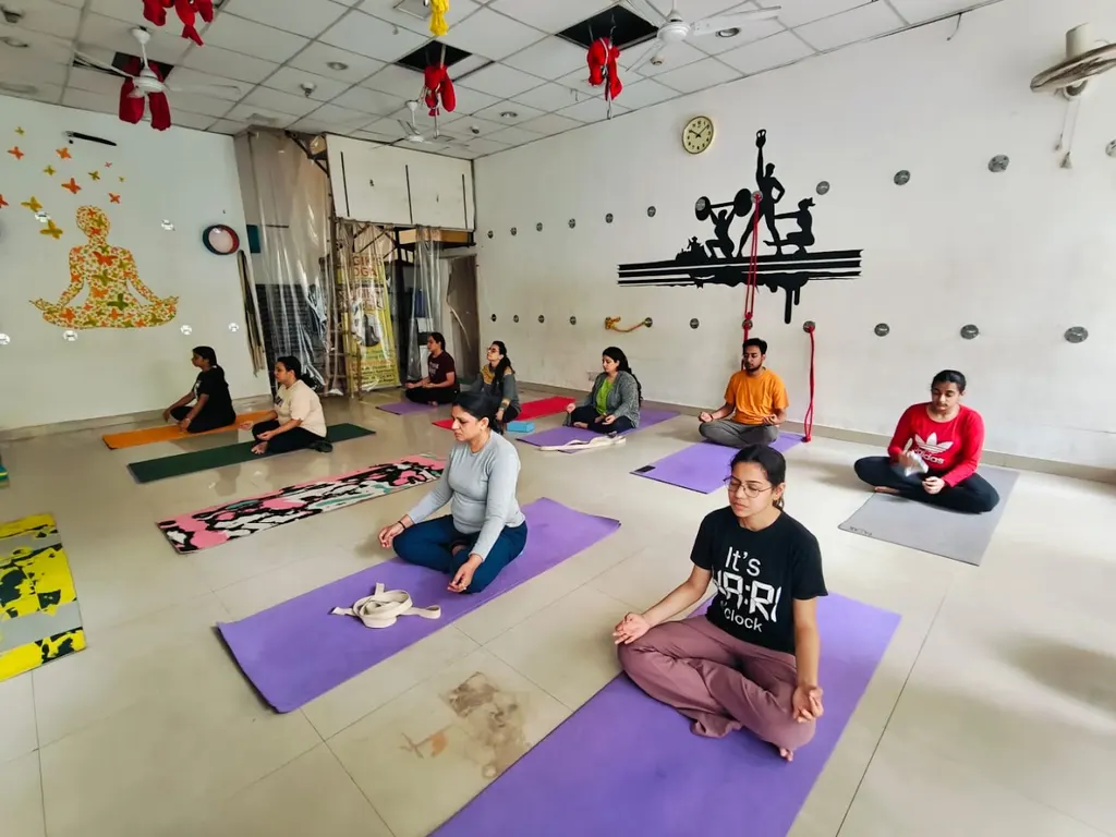 Yogik s yoga A4 — Yoga in Paschim Vihar