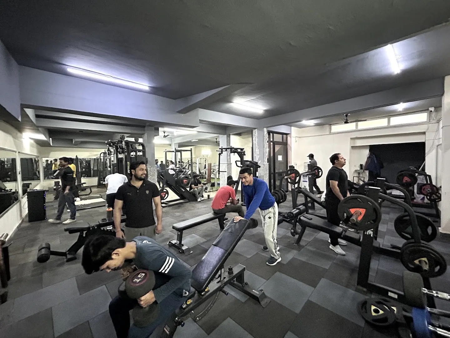 Fitness Lounge Gym — Standard Gym in Sector 44, Noida
