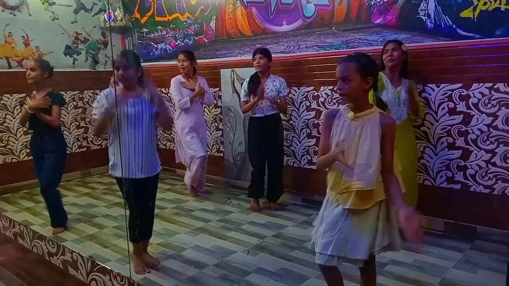 Aryan dance academy Razapur Khurd — Dance in Razapur Khurd