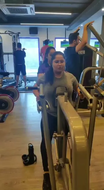 "WOMEN GLOW GYM" Fitness coach Meenu kumari online and offline home pt training (only female) sessions