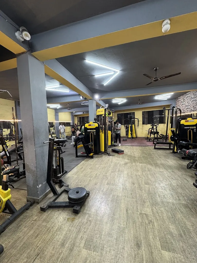 Maximum GYM | Best GYM In Tilk Nagar, GYM In Vishnu Garden, Weight Loss/Gain, Personal Traning, Diet/Supplement Consultation — Fitness Center in Vishnu Garden, Delhi