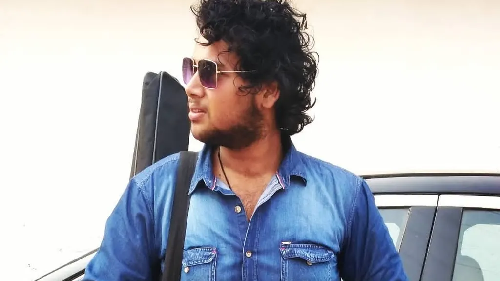 Live Guitarist and Singer — Music in Andheri West