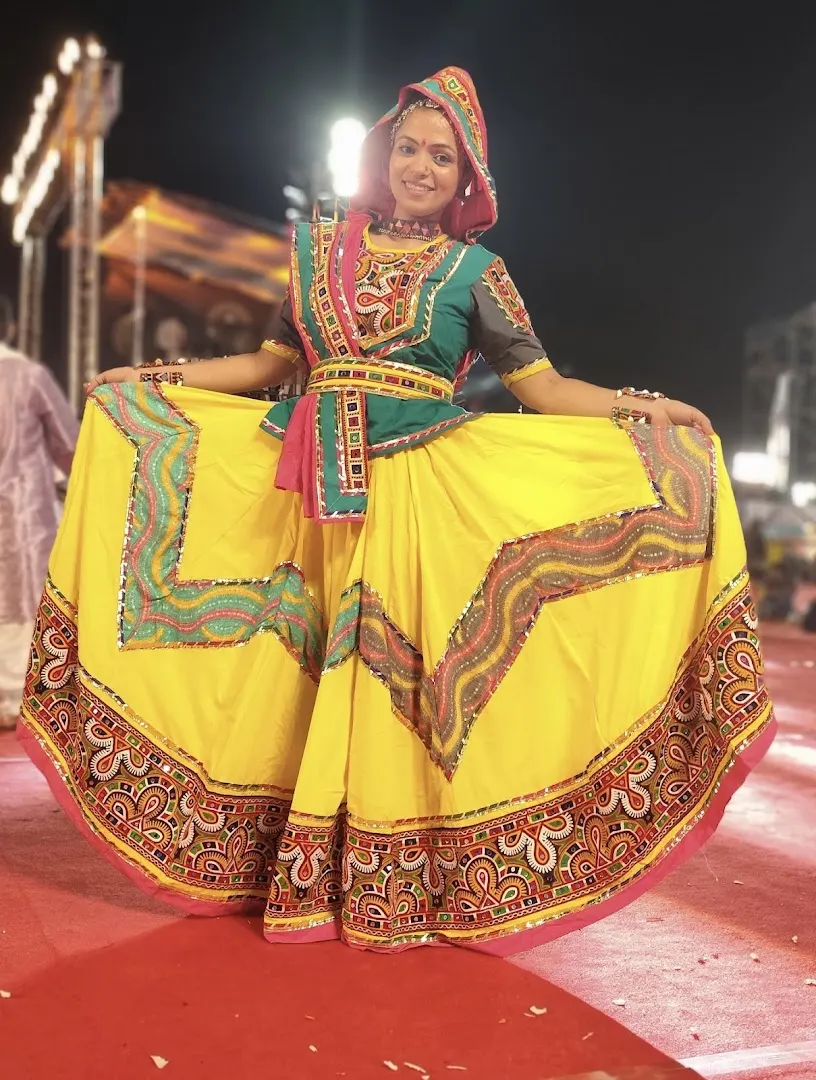 D 4 Dance G 4 Garba — Dance in Malad West