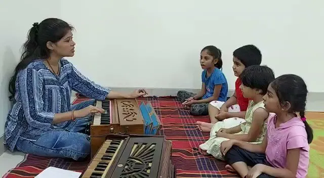 Versatile English Speaking Classes — Art & Craft in Sabe Gaon