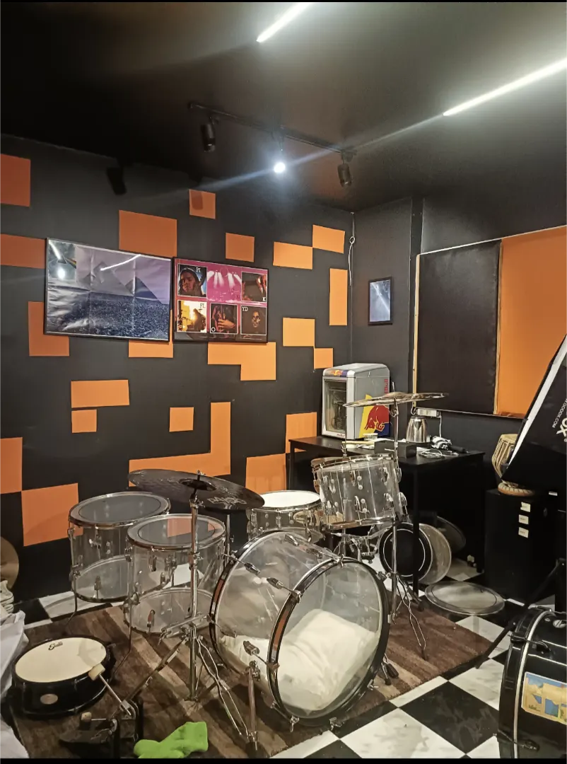 Audio Arcade Guitar Classes Academy in kandivali east Drum Training Classes in Vocal Music Instrument Classes kandivali — Music in Borivali East