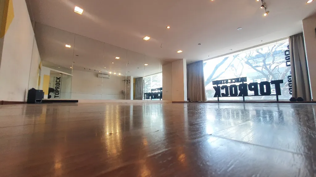 Top rock dance studio — Dance in R.M.V. 2nd Stage