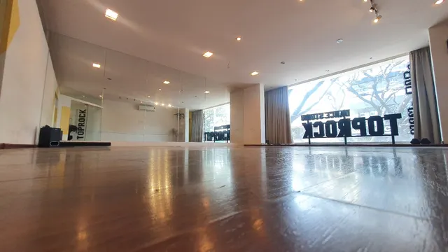 Top rock dance studio — Dance in R.M.V. 2nd Stage