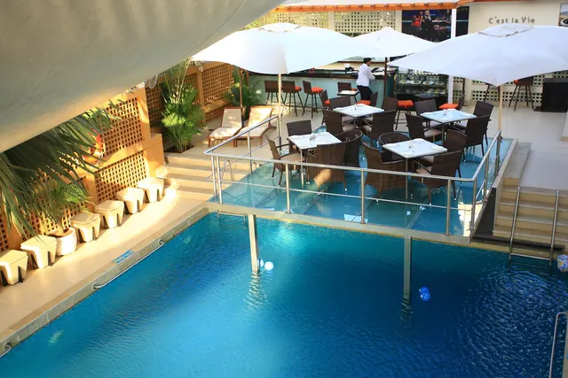 C'est La Vie — Swimming in Bandra West