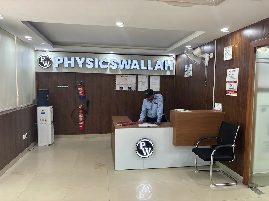 Physics Wallah Vidyapeeth Coaching Center Preet Vihar — Theatre & Drama in Swasthya Vihar