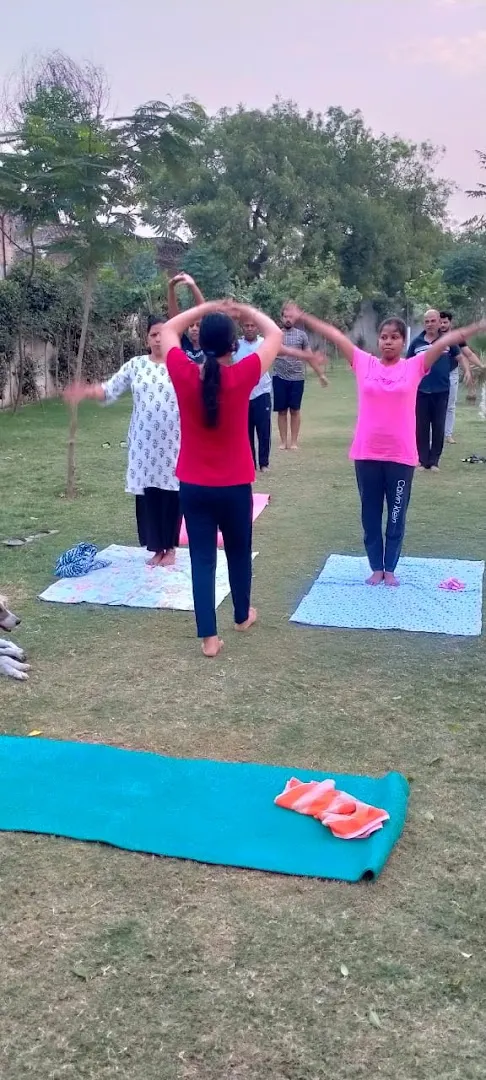 Mudita Yoga Studio — Yoga in Crossings Republik
