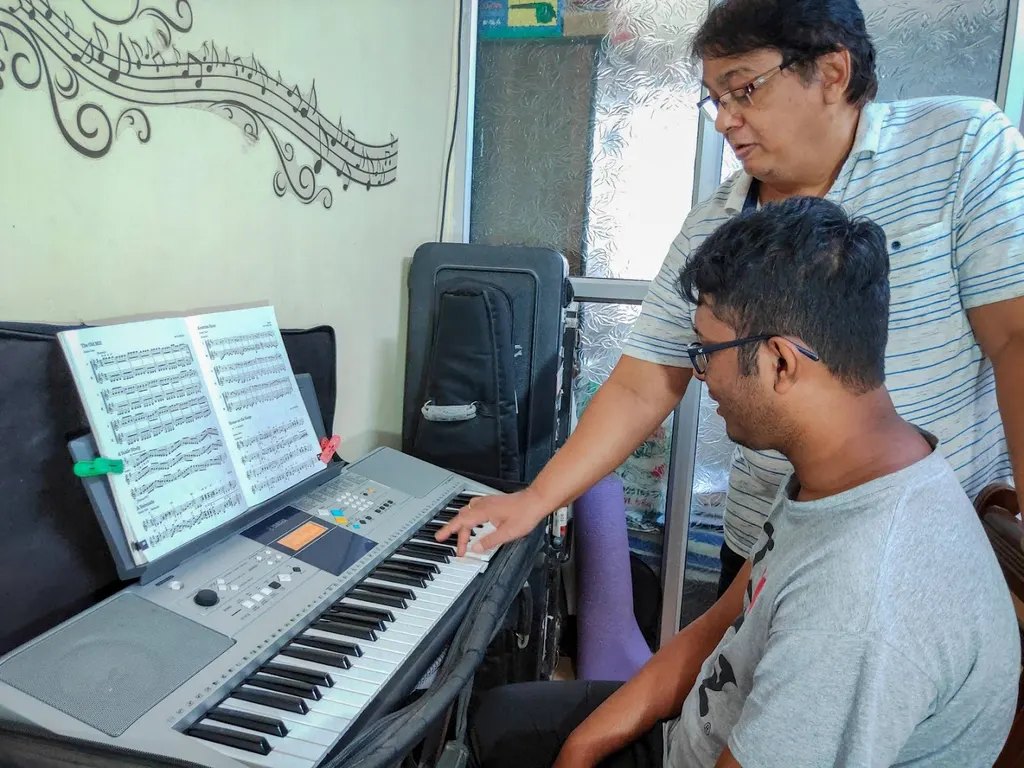Aaron Daniels Music Classes — Music in Dahisar West