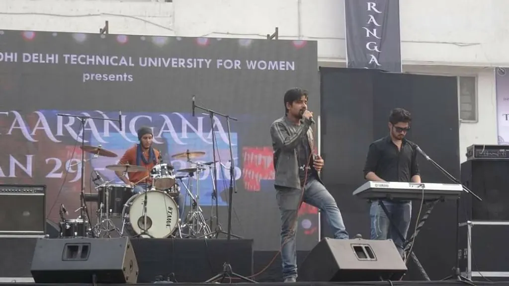 Cadd9 music school — Music in Kalyan Puri