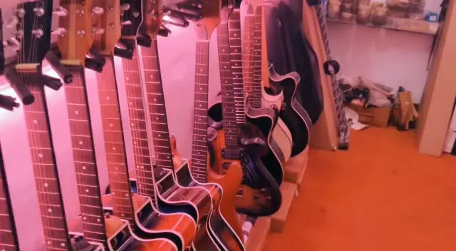 Vrock Guitars Academy — Music in Indirapuram